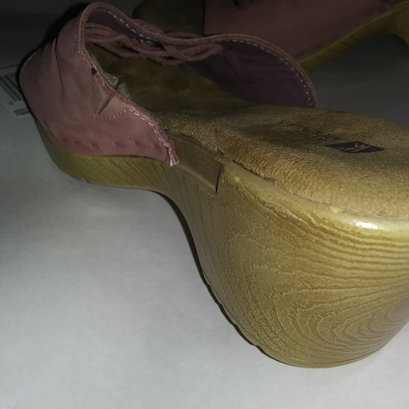 - White mountain sandal - Picture 2 of 6